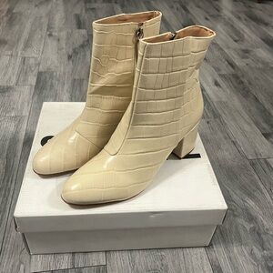 Schutz Lupe Croc-Embossed Leather Booties Sz 10B NIB